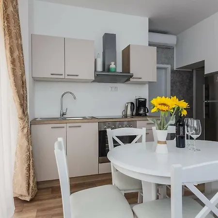 Nikola 3 Apartamento *